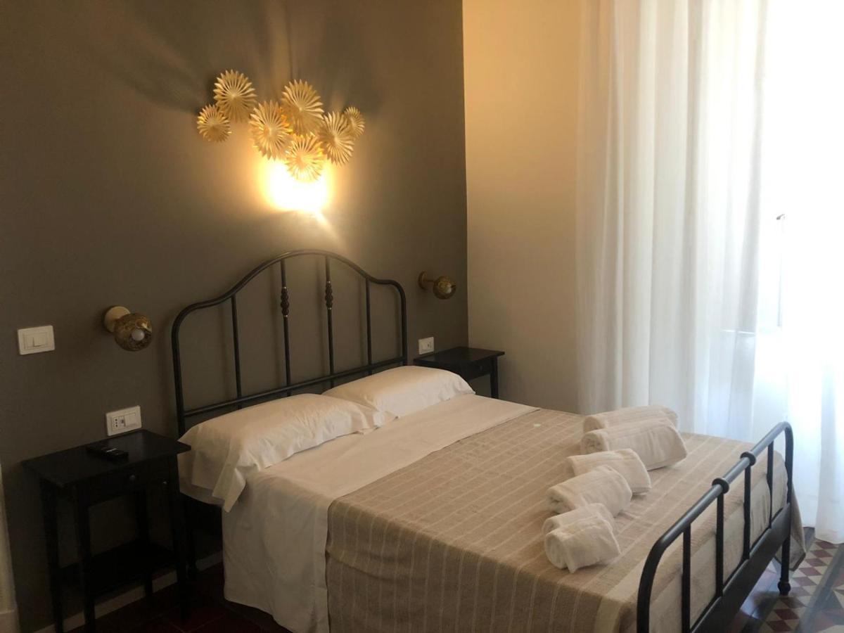 Ursino'S Luxury Acomodação com café da manhã Catânia Exterior foto